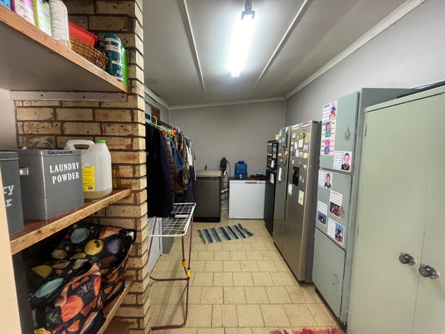 4 Bedroom Property for Sale in Kanoneiland Northern Cape